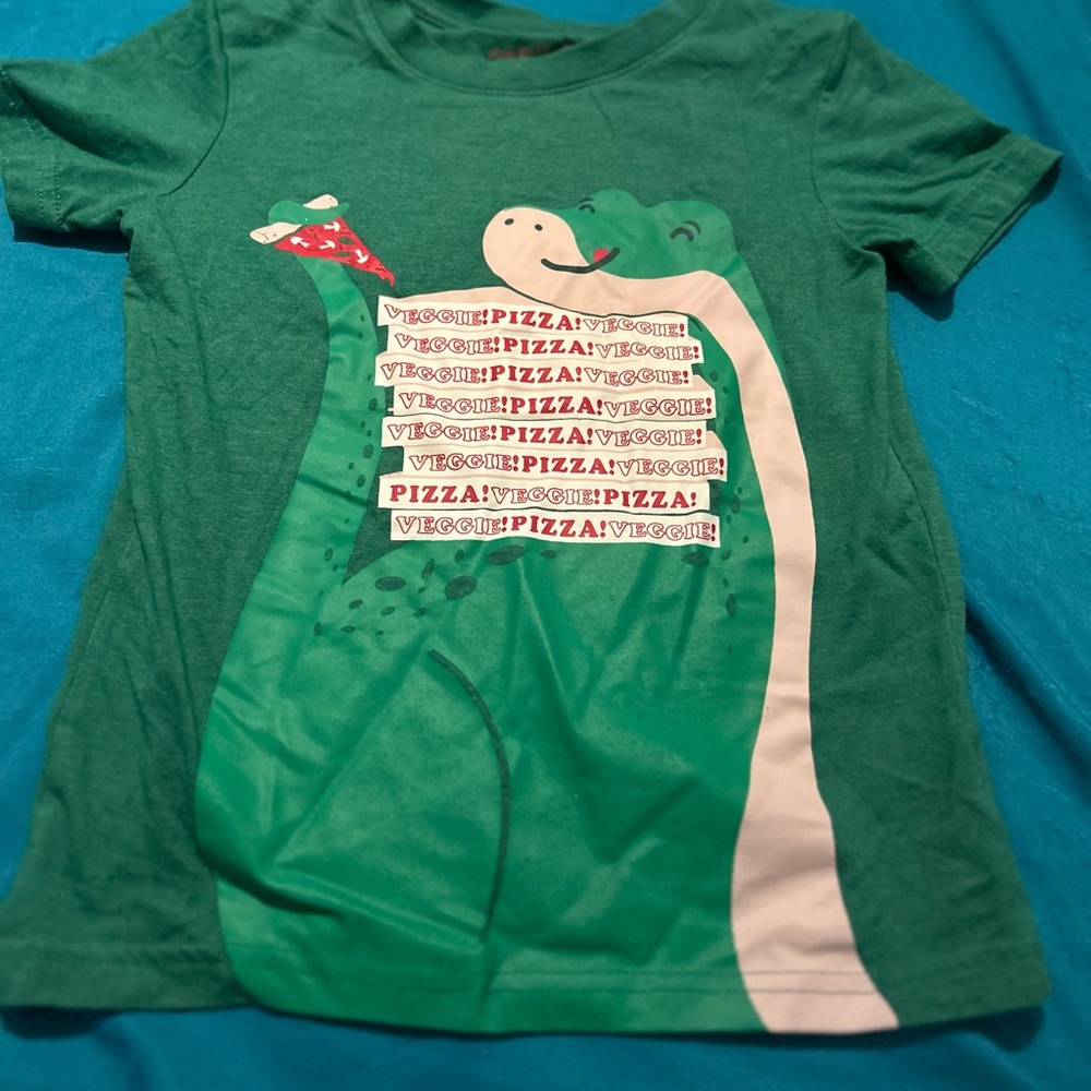 I’m selling a short sleeve shirt